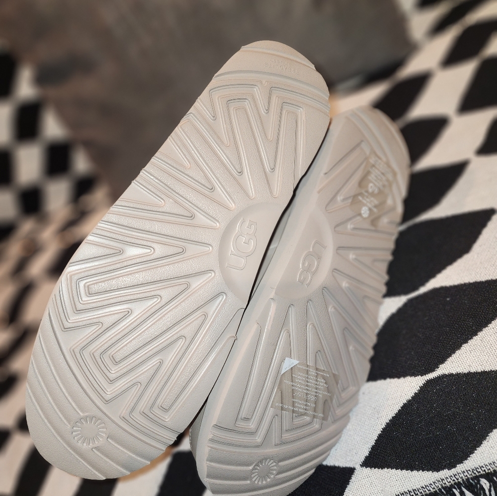 Waterproof boot - Picture 11 of 13
